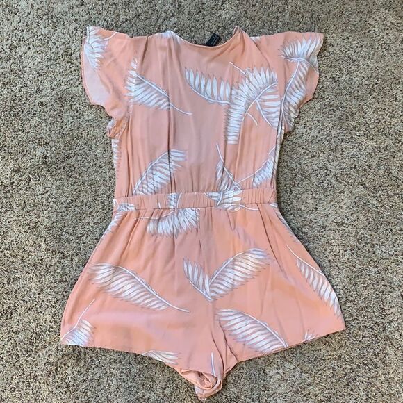 Forever 21 Blush tropical tie front romper | size M - Picture 6 of 6